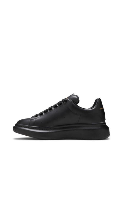 Alexander McQueen “All Black”